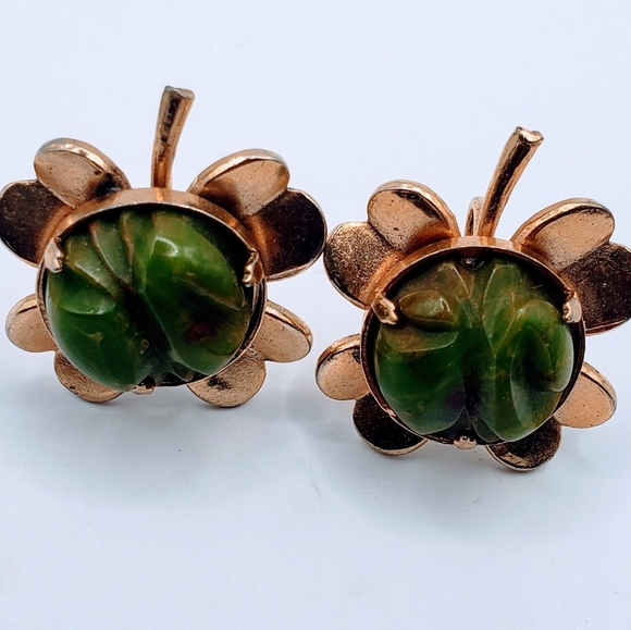 Rare Vintage Green Carved Bakelit Clover 4 Leaf Screwback Earrings - Picture 2 of 9